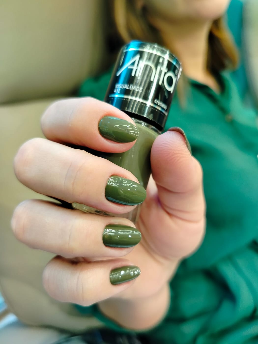 Unhas em verde militar — Fanny Nails