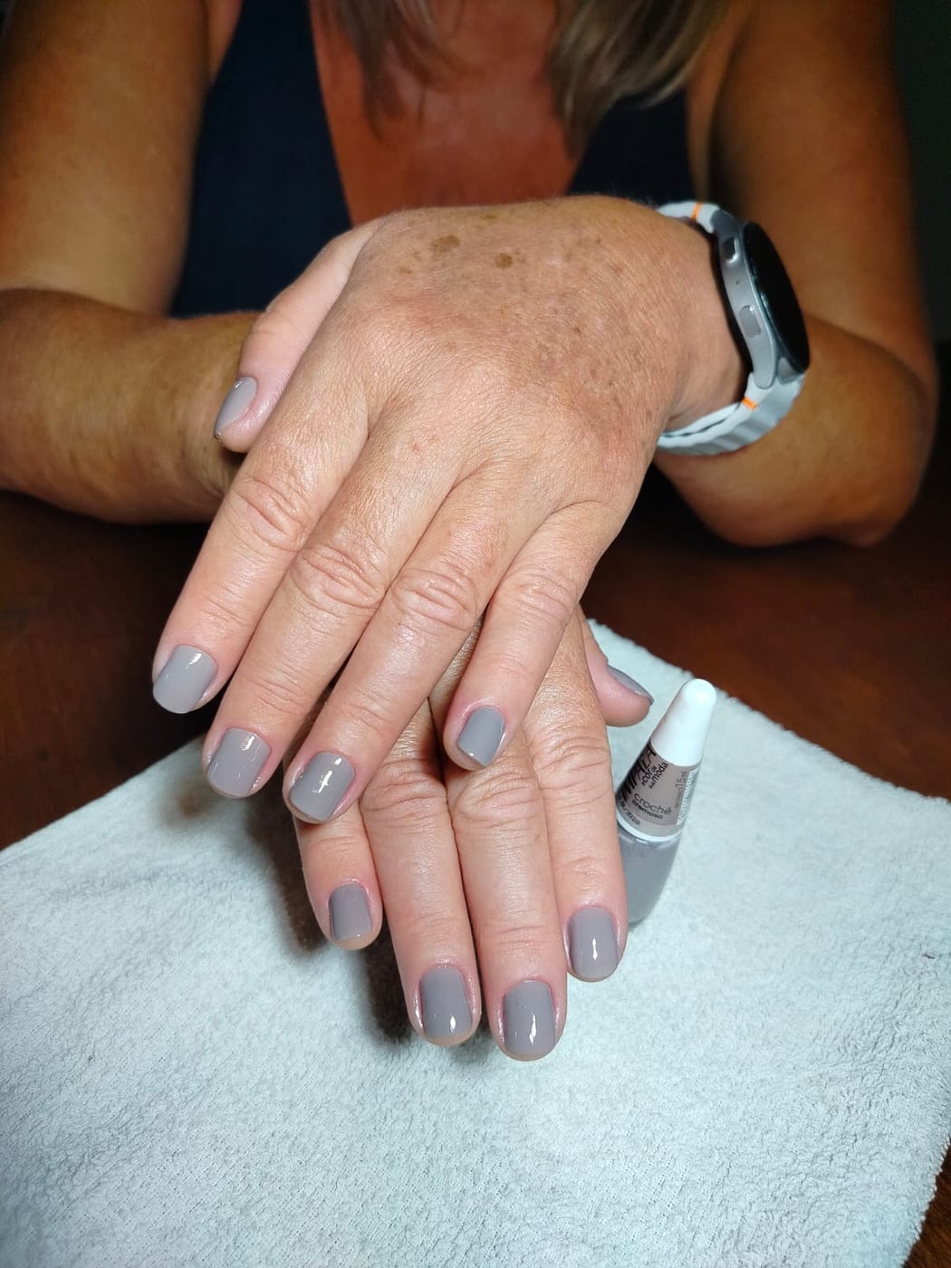 Unhas em tom taupe elegante — Fanny Nails